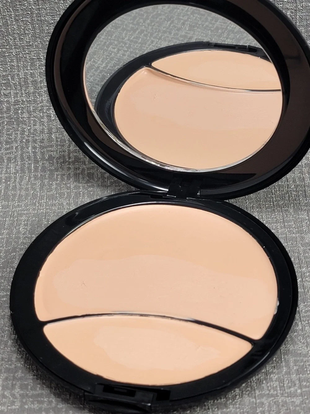 Signature club a creamy pan foundation